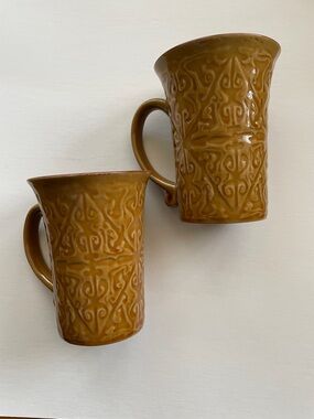 Gibson Amber Brown Stoneware Coffee Mugs - Set of 2